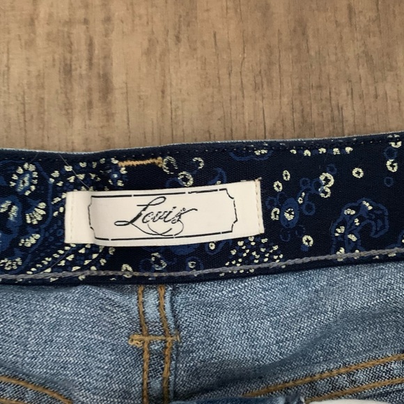 Levi’s jean shorts - Picture 4 of 5